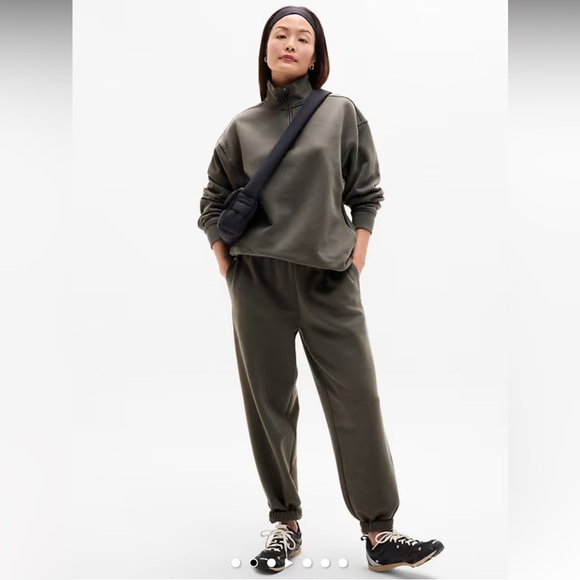 Athleta Women’s Olive Half-Zip Forever Fleece Sweater Size M - Picture 2 of 9